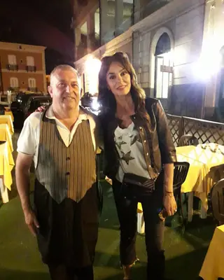 Maria Grazia Cucinotta con Carmelo Samperi alla Trattoria Scalo Grande
